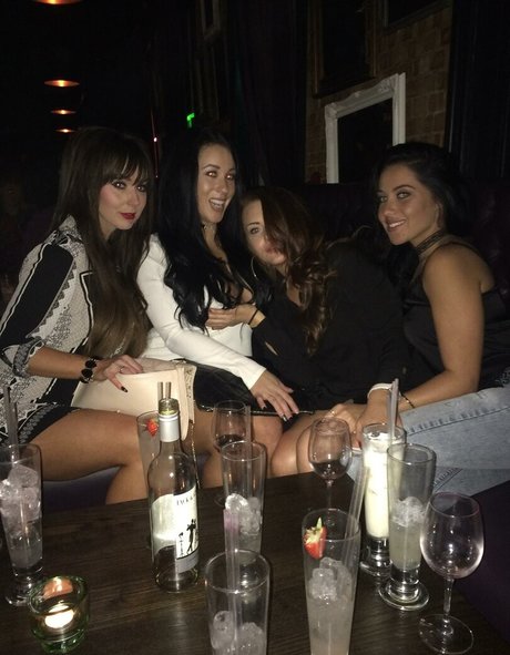 Kelly Louise Sheridan top akt bild