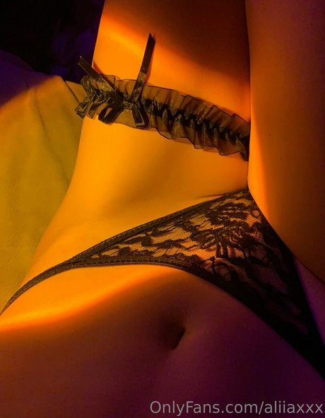 aliiaxxx kunst sexy bilder