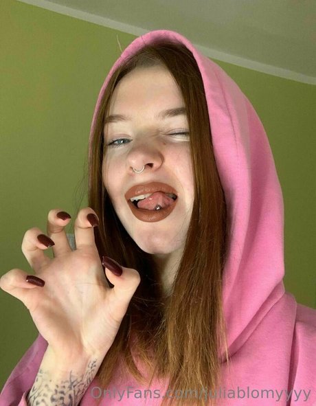 juliablomyyyy xxx freie bild