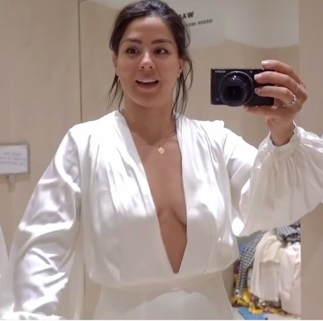 Megan Batoon erotische perfekte galerie