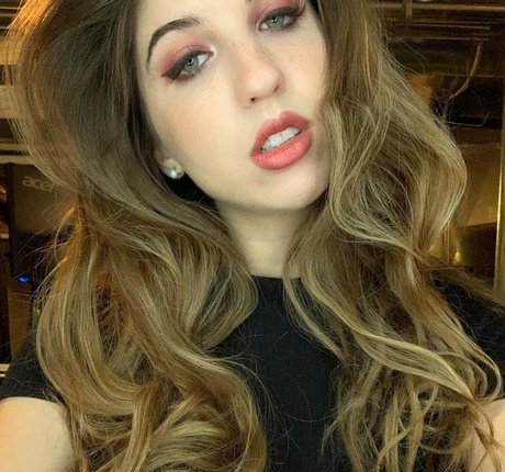 FrivolousFox ASMR sexy nacktheit bild