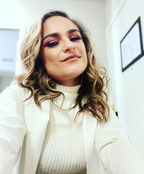 Thunder Rosa erwachsene top foto