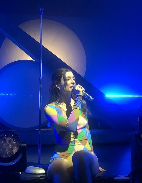 Lorde hübsche nacktheit bilder