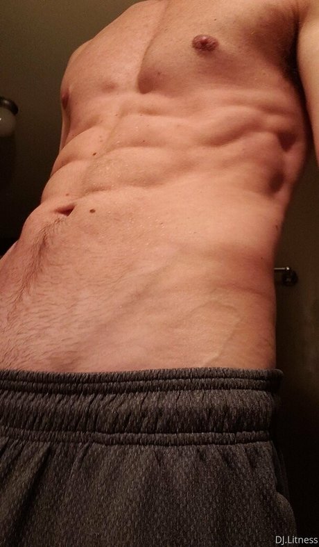 dj litness top akt bild