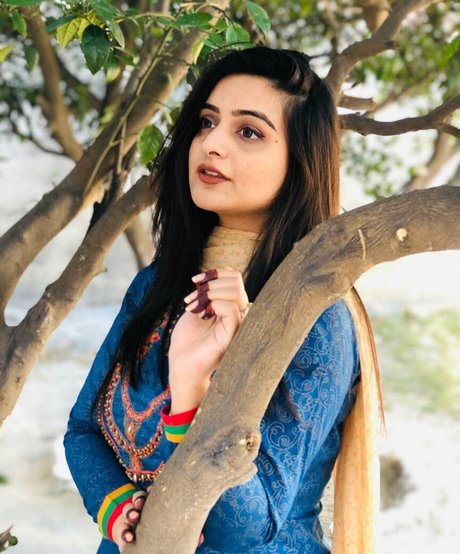 Alishba Sheikh hd top foto