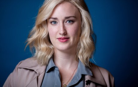 Ashley Johnson kostenlose perfekte foto