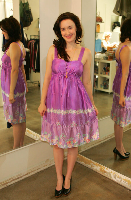 Ashley Johnson beste erwachsene foto