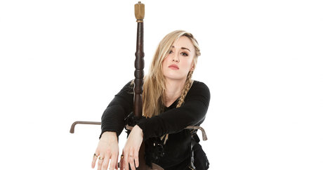 Ashley Johnson nackt heiße archiv