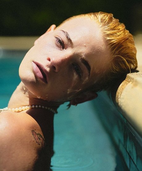 Esther Rose McGregor pornostar akt galerie