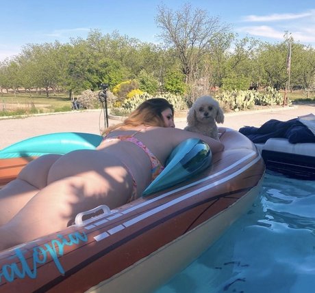 Moxy Mary freie exklusive bild