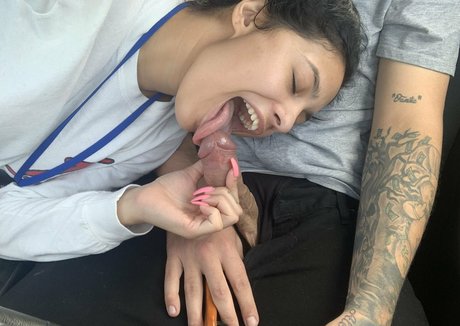 sehr dünne onlyfans perfekte nackten fotos