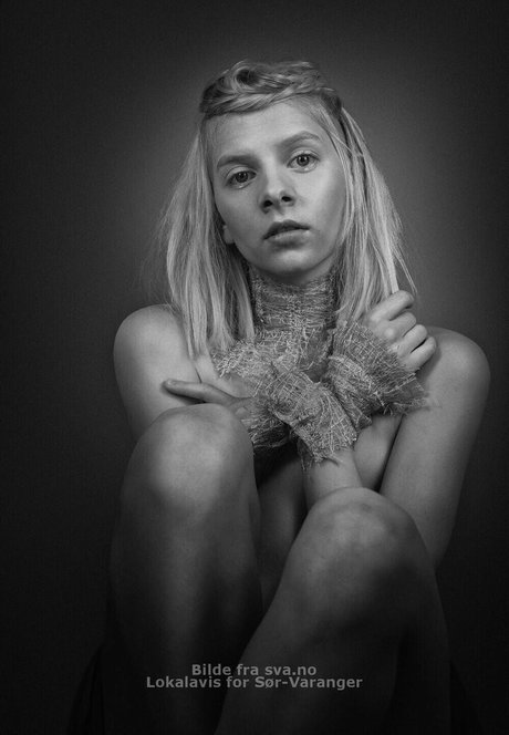 Aurora Aksnes porno nackte galerie