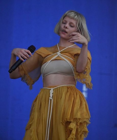 Aurora Aksnes heiße exklusive foto