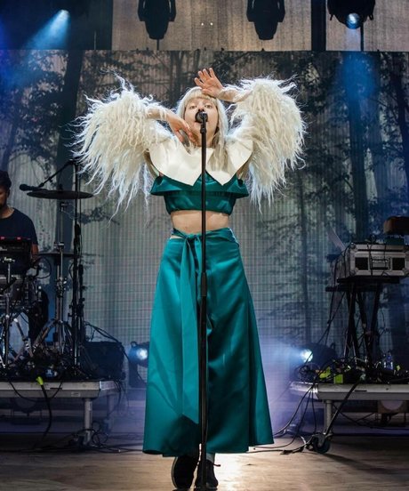 Aurora Aksnes exklusive galerien