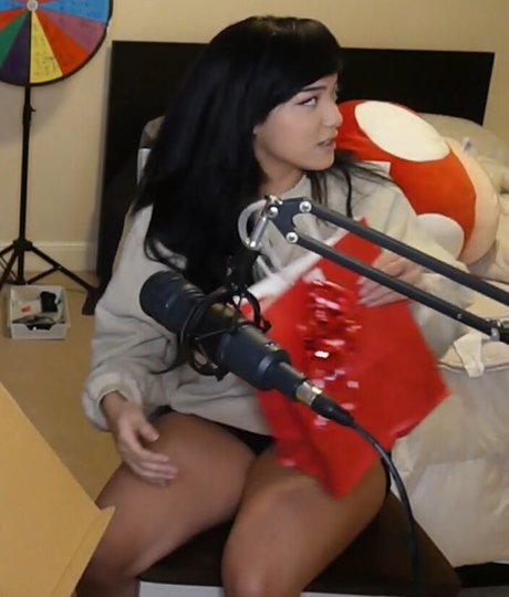 Cinnabrit nackt nette archiv