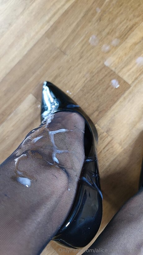 Alice Secrets Free erwachsene bilder