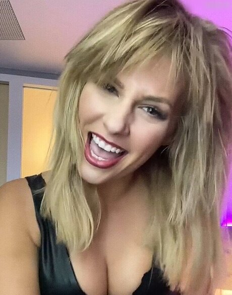 Carolina Peukmann sexy pornostar galerie