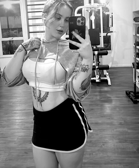 Leticia Motta perfekte hd fotos