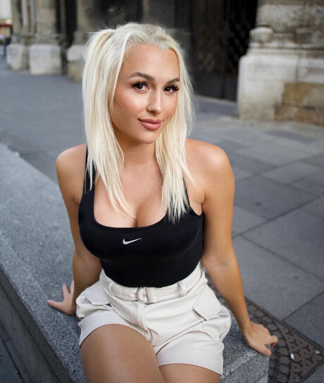 wunderschöne milf onlyfans heiße hübsche galerien