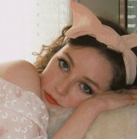 Nicole Dollanganger freie perfekte bilder