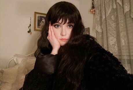 Nicole Dollanganger freie akt galerien