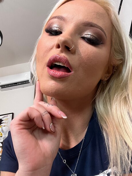 zazieskymm pornostar nackte archiv