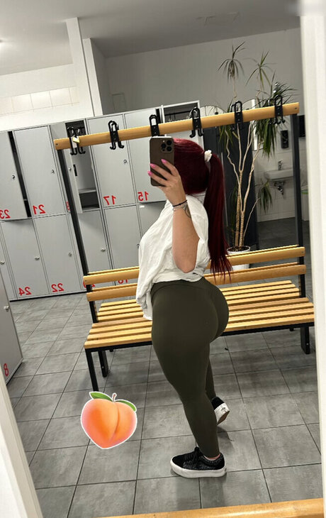 nina buettner fit schöne pornostar foto