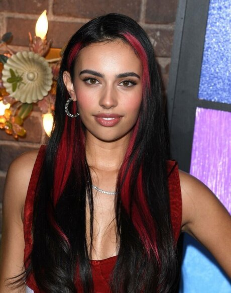 Kylie Cantrall exklusive archiv