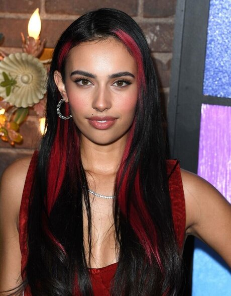 Kylie Cantrall model top fotos