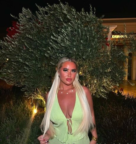 Bigboobzbarbie model sex galerien