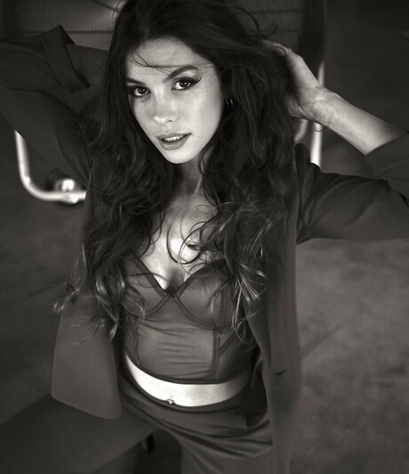 Florina Qosaj nacktheit akt archiv