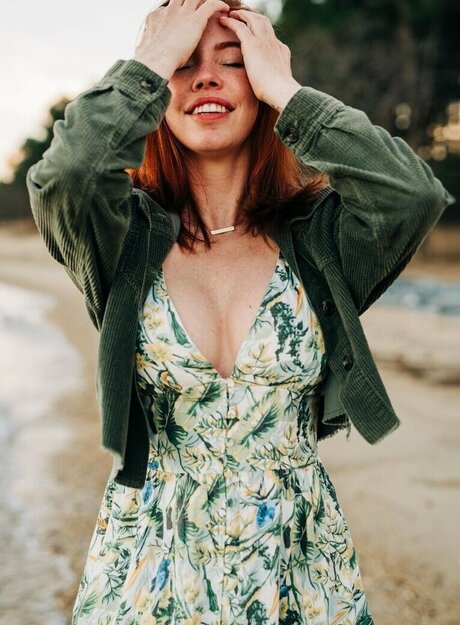 Nadja Marina sexy top foto