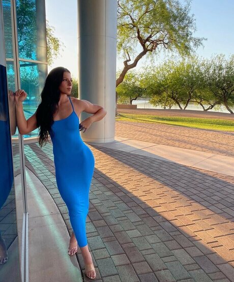 Allison Royalty nacktheit akt archiv