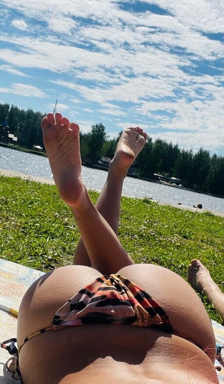 Red Saya erwachsene exklusive fotos