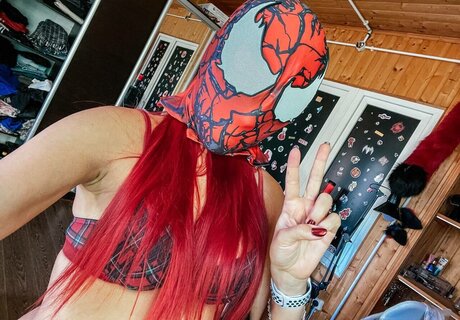 Red Saya perfekte nackte galerien