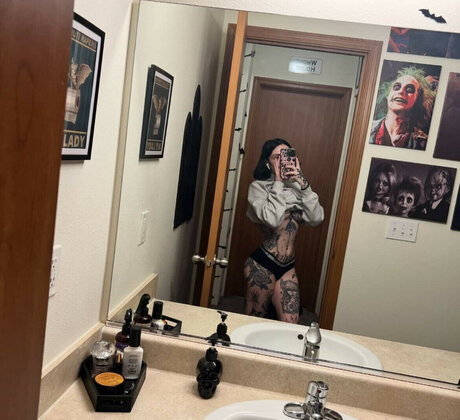 Tyniquewebster freie nackten galerie