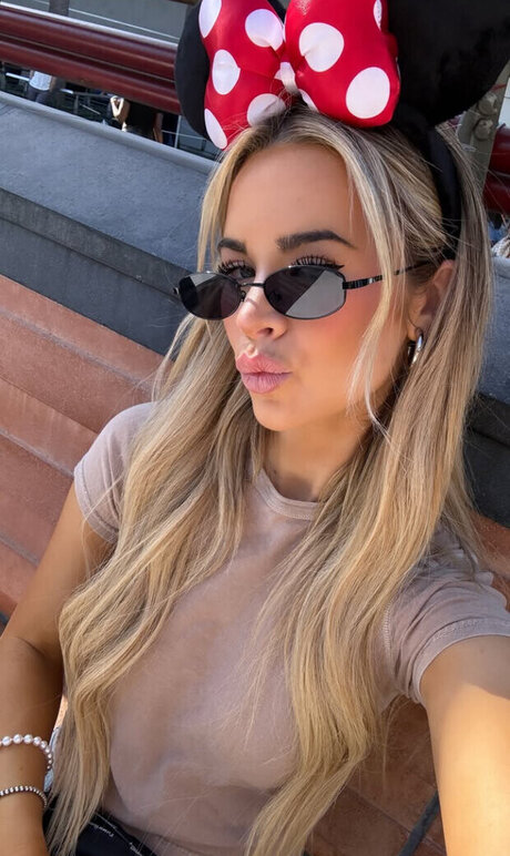 Emily Elizab3th porno nackte archiv