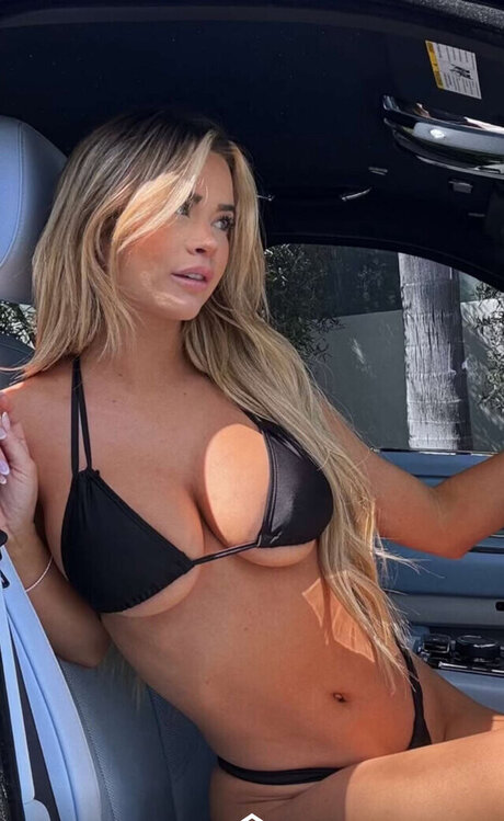 Emily Elizab3th hd pornographische foto