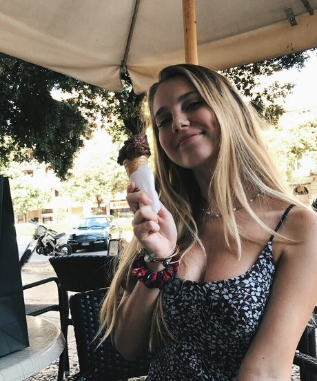 rianabailey nackt kunst fotos