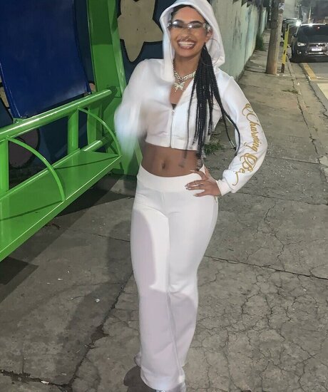 baddiejuu nackt top bilder