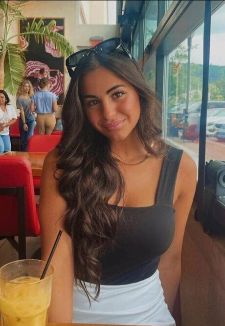 Kayla Elias schauspielerin heiße galerien