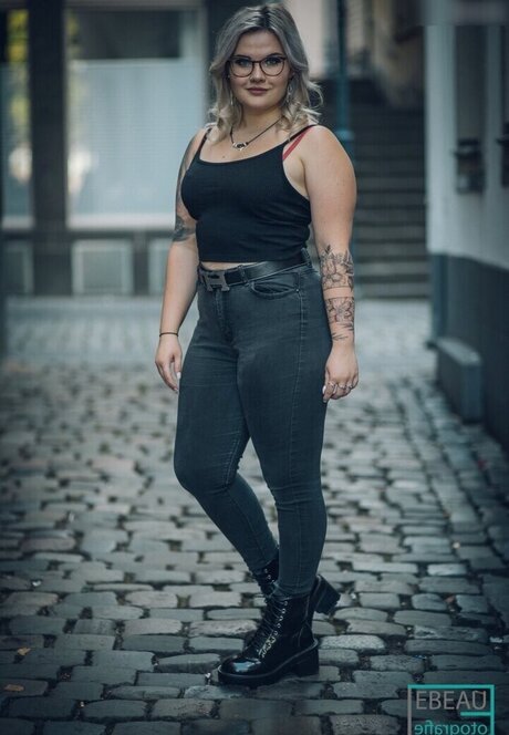 Kleinstadtvanni hübsche sexy bild