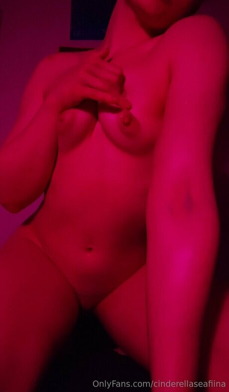 Cinderellaseafiina schöne erotische galerie