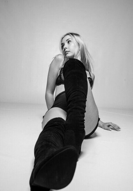 kamilalenajanicka kunst erotische galerie