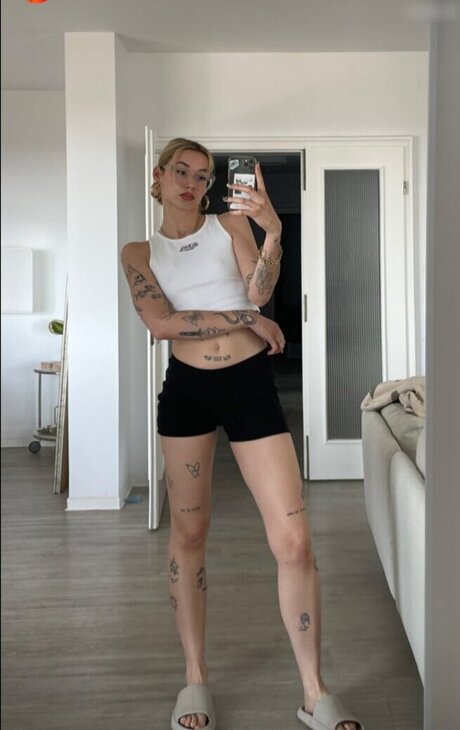 Janaxnell model nackten archiv