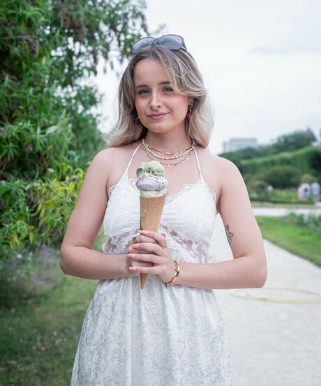 Camille LV erwachsene xxx bild