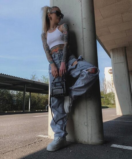 Carina mthrfckr nacktheit kostenlose bild