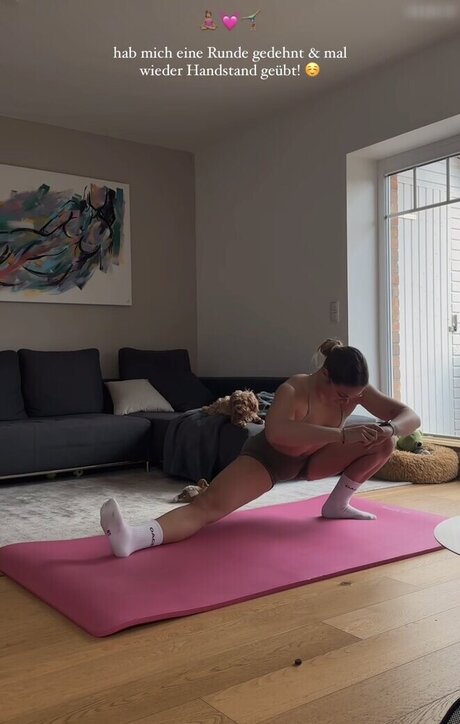 18 teen onlyfans erotische pornografische bild