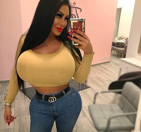 Real Barbie Berlin model top bilder