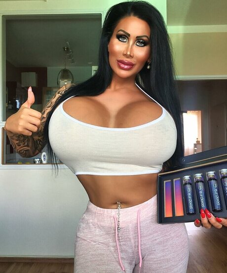 Real Barbie Berlin pornostar schöne bilder